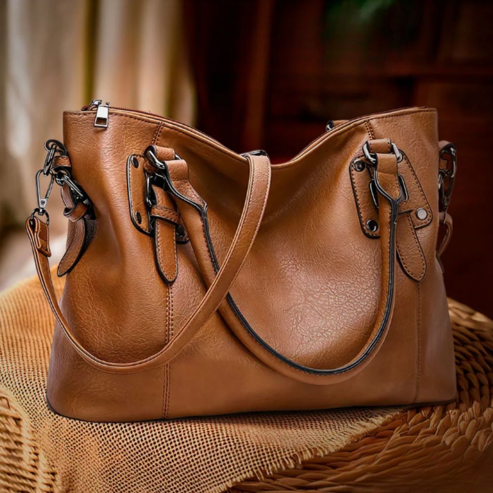 Cassie | Кожена чанта с детайл с катарама