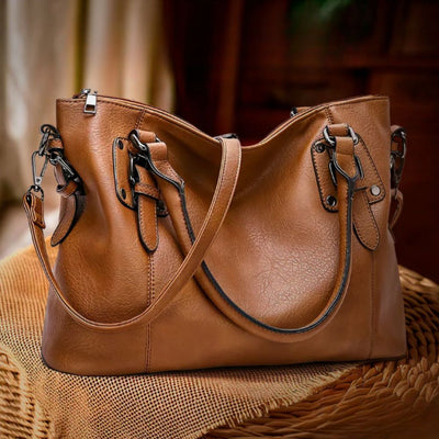 Cassie | Кожена чанта с детайл с катарама